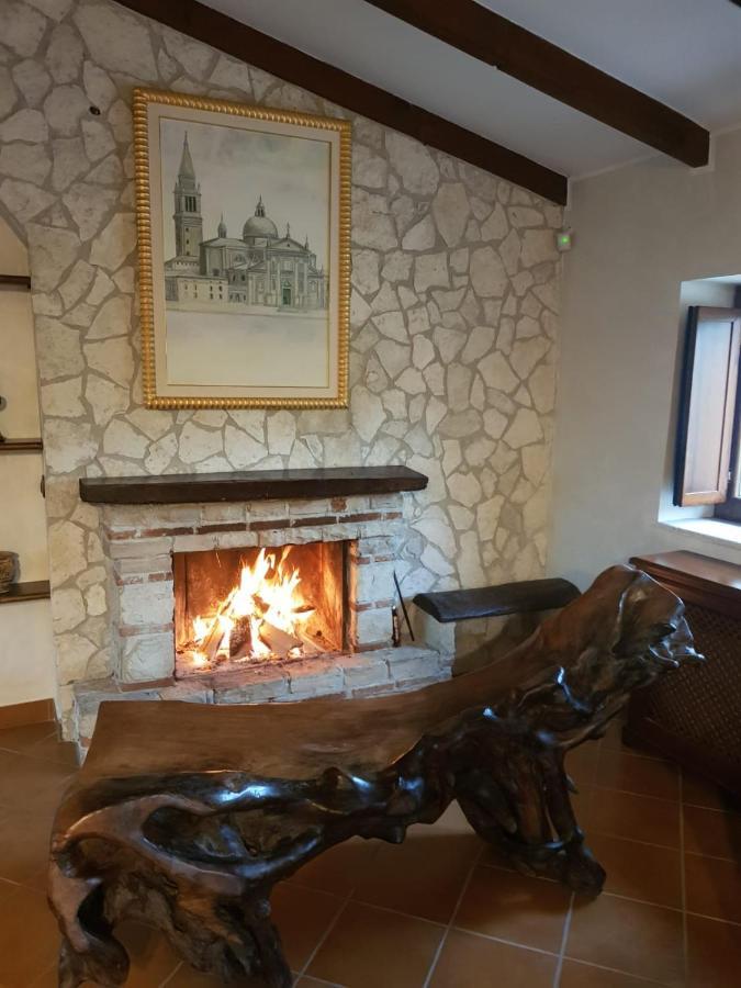 La Tenuta Del Barone SantʼAgata deʼ Goti Bagian luar foto